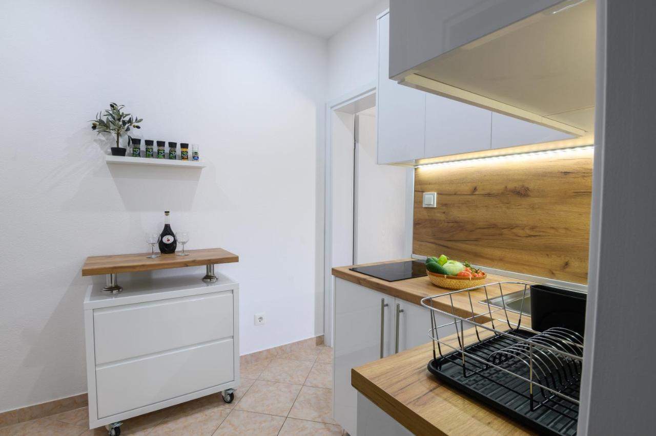 Apartments Blatancic Vodice Esterno foto