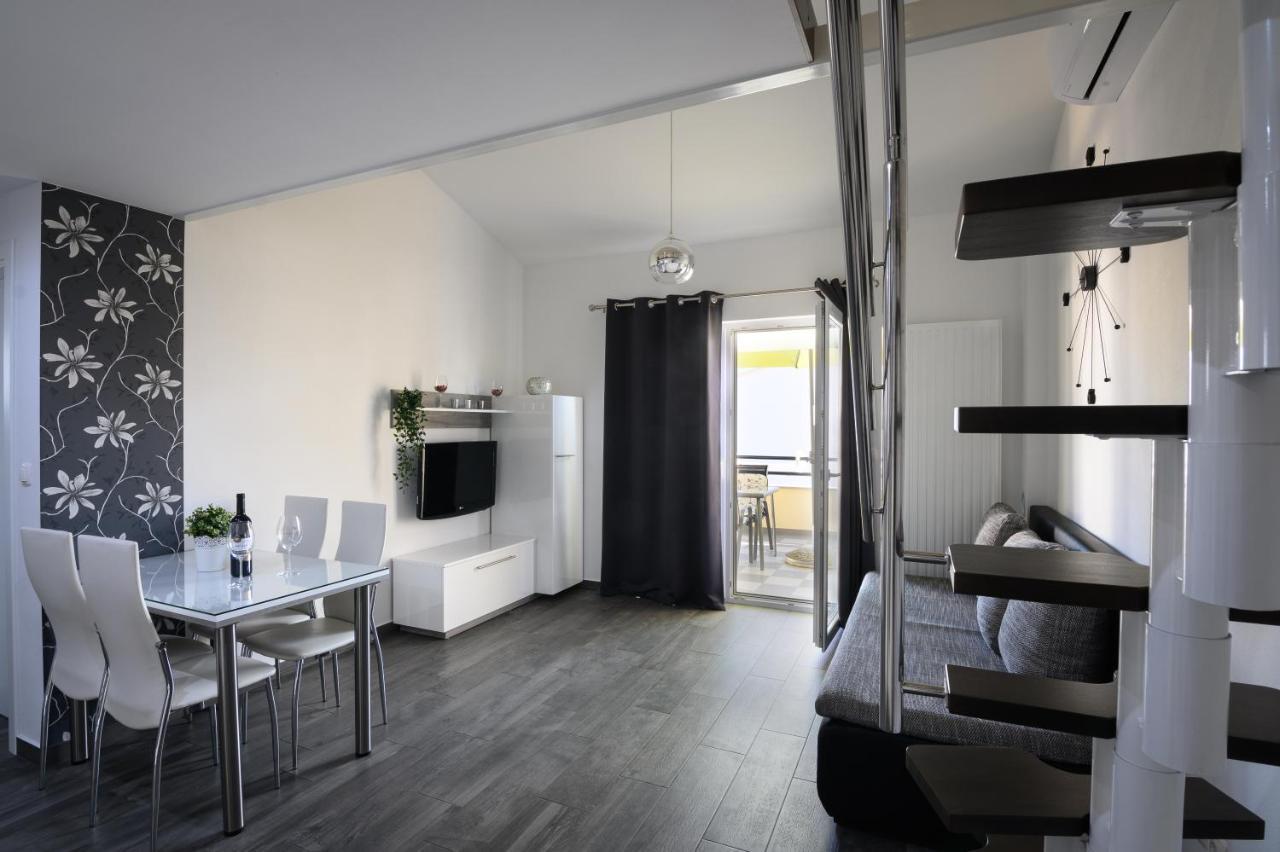 Apartments Blatancic Vodice Esterno foto